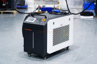Machine de nettoyage au laser à fibre pour l'acier inoxydable, l'aluminium, le bois, la pierre - Système de nettoyage haute puissance 1000W