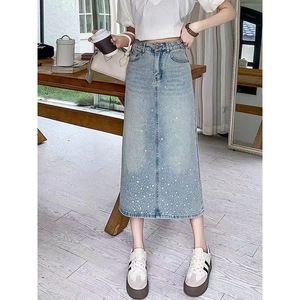 กระโปรงผ้ายีนส์เอวสูงสำหรับผู้หญิงกระโปรงทรงเอประดับด้วยลูกปัดสีฟ้าอ่อนประดับลูกปัดสไตล์หลวมอเนกประสงค์ของตกแต่งสำหรับฤดูร้อนของ2025 - Product Image 3