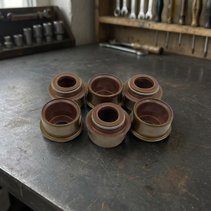 Nuevos sellos de válvula y vástago de aceite para motores automotrices KENT 6D108 / 6D125 / 4D94 / 4D105 / 4D120 6140-41-4540 para Komatsu 2022 - Product Image 2