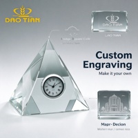 Horloge de bureau en cristal K9 personnalisée avec logo gravé, ornement de table en verre, cadeau pour anniversaire ou commémoration