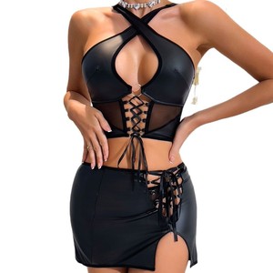 Ensemble de bikini texturé <span class=keywords><strong>en</strong></span> <span class=keywords><strong>cuir</strong></span> PU deux pièces romantique respirant pour femmes haut à licou à col croisé taille solide <span class=keywords><strong>jupe</strong></span> courte taille basse - Product Image 1