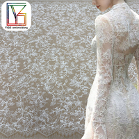Tissu de dentelle de mariée en tulle blanc élégant avec broderie Chantilly, tissu de dentelle de luxe français en maille à cils et sequins pour robe de mariée
