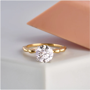 Bague en diamant solitaire ronde en or jaune intemporelle avec élégance classique et brillance brillante pour des moments spéciaux de l'Inde - Product Image 3