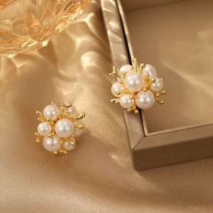 Women's Trendy Gold Copper Pearl Flower <b>Stud</b> Earrings 925 <b>Silver</b> Needle Temperament Geometric Pattern Sweet Versatile - Product Image 6