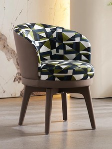 Set per Camera d'Albergo in Stile Italiano, Sedia Girevole di Lusso, Sedia <span class=keywords><strong>da</strong></span> Pranzo dal Design Nordico Semplice, Sgabello con Braccioli per Trucco, Sedia <span class=keywords><strong>da</strong></span> Pranzo in Legno - Product Image 6