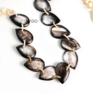 Collar de Cuerno de Búfalo con Forma de Lágrima Geométrica, Cadena Escultural, Regalo Moderno, Joyería Orgánica, Accesorio Versátil, Buen Precio - Product Image 4