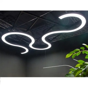 Lámpara LED Lineal Curva de Aluminio en Forma de S, Lámpara Colgante Personalizable y Enlazable para Oficina, Centro Comercial, Gimnasio - Product Image 1