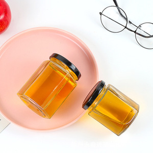 Échantillon gratuit 1.5oz 6oz 12oz 16oz Récipient de miel Pot de <span class=keywords><strong>conserve</strong></span> Pot de confiture de miel <span class=keywords><strong>en</strong></span> <span class=keywords><strong>verre</strong></span> hexagonal avec couvercle <span class=keywords><strong>en</strong></span> métal - Product Image 3