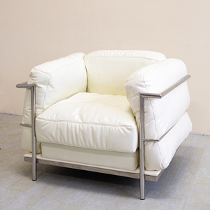 Fauteuil en cuir blanc style LC JJ260020, structure en acier inoxydable moderne, chaise d'appoint en cuir pour salon, décoration de mariage - Product Image 1