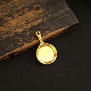 Mini porte-clés poêle à frire en métal plaqué or, charmant accessoire de <span class=keywords><strong>cuisine</strong></span>, pour les amateurs de <span class=keywords><strong>cuisine</strong></span>, petit cadeau pour sac à dos de chef, vente en gros - Product Image 5