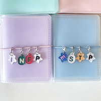 Mini Llavero Acrílico con Letras en Inglés, Impresión UV, Diseño Anime, Adorno Lindo para Teléfono, Decoración para Cuaderno, Accesorio Kawaii para Bolsos