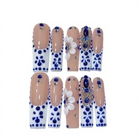 OEM ODM Faux ongles à presser faits main, bleu et blanc, style gothique français, motif serpent, strass, acrylique, forme carrée, longueur moyenne, réutilisables