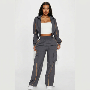 Conjunto Deportivo Impermeable Gris Unisex con Ribete Naranja, Pantalones Cargo Largos y Sudadera con Cremallera, Ropa Deportiva para Otoño - Product Image 1