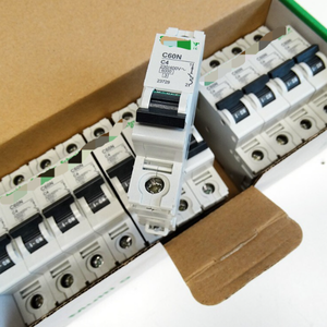 12x elettrico C60N 1P C4 230/400V 23729 LS interruttore-controllo di programmazione automazione industriale - Product Image 1
