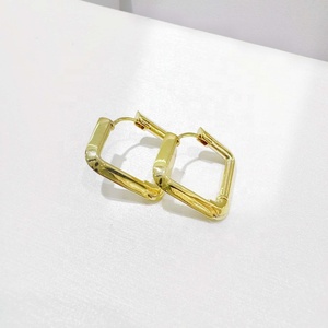 Boucles d'oreilles créoles classiques en laiton en forme de U, plaqué rhodium, géométriques, élégantes, style occidental, pour femmes, prix d'usine - Product Image 4