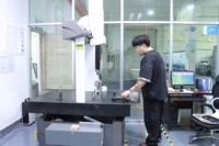 Tournage et perçage de précision de vilebrequins en acier inoxydable/alliage d'aluminium usinés par CNC multi-processus pour systèmes robotiques automobiles