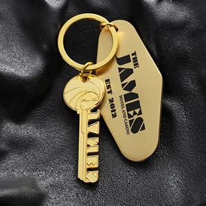 Porte-clés personnalisé avec logo, lettres et numéros en laiton plaqué or, gravé au laser, style vintage pour chambre, motel, hôtel, avec code QR - Product Image 6