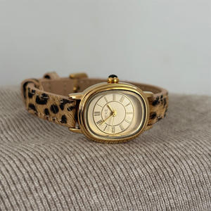 Montre-bracelet vintage haut de gamme à motif léopard, design de niche, carrée, exquise, à la mode, pour femme, mouvement à quartz - Product Image 5