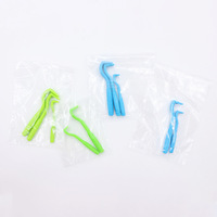 Outils en plastique pour enlever les puces contre les poux Pince à puces pour animaux de compagnie Peigne anti-tiques pour chiens et chats