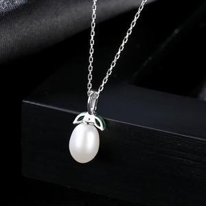 สร้อยคอไข่มุกน้ำจืดเงินแท้ S925 คลาสสิก ประดับเพทายสีเขียว ขายส่งเครื่องประดับหรูสำหรับผู้หญิง - Product Image 4