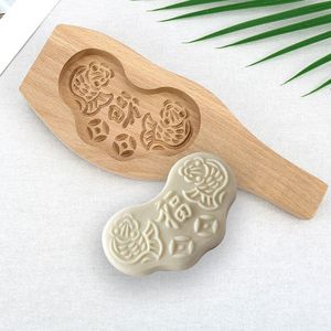 Moule à pain vapeur fait main, outil de pâtisserie à motifs vapeur, moule en bois en forme de fleur - Product Image 4