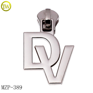 Lettere personalizzate con chiusura lampo riflettente Color argento borse in metallo Logo di ricambio <span class=keywords><strong>cerniera</strong></span> Slider con testa in rilievo in Nylon - Product Image 1