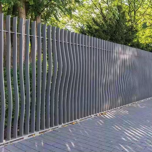 Clôture en aluminium à piquets verticaux <span class=keywords><strong>pour</strong></span> la fabrication industrielle, <span class=keywords><strong>pour</strong></span> les projets mondiaux, avec gestion d'usine certifiée ISO - Product Image 1