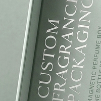 Boîte à parfum rigide de style livre vert magnétique réutilisable haut de gamme personnalisée avec doublure en éponge et ouverture latérale