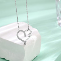 Nouveau collier pour femme en argent sterling 925 avec pendentif cœur aile d'ange et moissanite semi-pavée, bijoux en gros