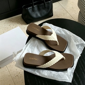 XIXITIAO Sandalias de Verano para Mujer con Tira Tejida, Punta Cuadrada, PVC, Suela Gruesa Antideslizante, <span class=keywords><strong>Chanclas</strong></span> de Moda para Vacaciones, Playa y Aire Libre - Product Image 4