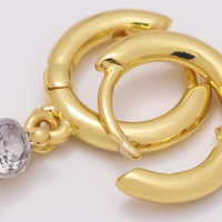Boucles d'oreilles créoles Huggie en laiton plaqué or 18 carats avec zircon rond, bijoux de luxe empilables, pierres CZ brillantes, pour usage quotidien, cadeau de fête
