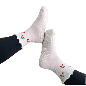 Chaussettes antidérapantes avec logo personnalisé, motif cerise, mélange de coton, chaussettes épaisses en tissu éponge pour le yoga, le pilates et les sports, pour femmes et filles - Product Image 1