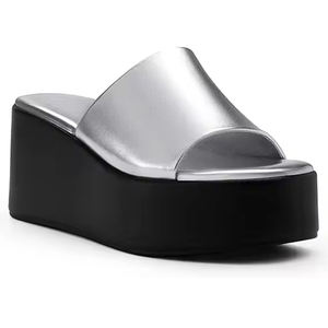 Vente en gros de sandales à talon <span class=keywords><strong>compensées</strong></span> en cuir Pu noir à bout rond et à logo personnalisé à la mode semelle épaisse <span class=keywords><strong>chaussures</strong></span> pour femmes - Product Image 1