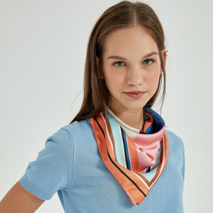 ผ้าพันคอแฟชั่นทรงสี่เหลี่ยมเล็ก ลายบล็อกสีเรขาคณิตทันสมัย เนื้อผ้าคล้ายผ้าไหม ผลิตจากโพลีเอสเตอร์ซาติน ขอบเย็บด้วยเครื่องจักร - Product Image 1