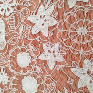 Tissu en dentelle florale brodée en maille 3D de luxe, écologique, 100% polyester, soluble dans l'eau, pour vêtements et textiles de maison - Product Image 4