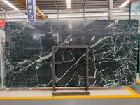 Dalles de marbre vert foncé de qualité supérieure, pierre naturelle de luxe verte pour la décoration murale et de sol haut de gamme