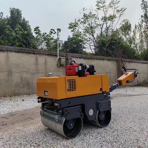 Compacteur routier vibrant à double tambour puissant de 0,5 à 0,8 tonne avec pompe SAUER et pompe à plongeur variable - Product Image 1