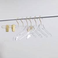 Personalisierte Marken-Kleiderbügel aus Echtem Lucite-Kristall, 38*1,5cm, Trendiger Stil mit Elegantem Goldhaken für Brautmodengeschäfte