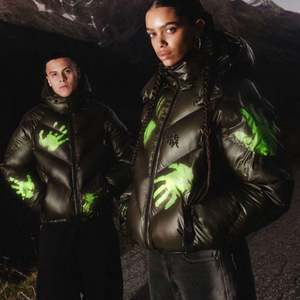 Chaqueta de Plumón de Alta Calidad para Invierno, con Costuras Reforzadas y Acolchado Cálido, Corte Holgado para Hombre y Mujer - Product Image 1