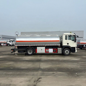 Camion-citerne à huile HOWO 15000L, camion de ravitaillement en diesel Sinotruck 4x2, camion-citerne à carburant à vendre - Product Image 3