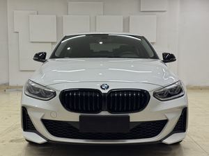 JX Auto <span class=keywords><strong>2022</strong></span> <span class=keywords><strong>BMW</strong></span> <span class=keywords><strong>Serie</strong></span> <span class=keywords><strong>1</strong></span> 120i Sedán Usado de 5 Plazas Euro VI Gasolina Transmisión Automática Motor Turbo Cámara Trasera Rines de Aleación R17 Volante a la Izquierda - Product Image 2