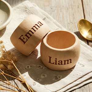 Anneaux de serviette en bois gravés sur mesure avec le nom de la famille, décorations de table pour fêtes, cadeaux de mariage rustiques - Product Image 5