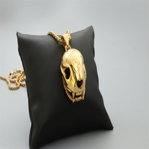 Collar con colgante de calavera yunnique, joyería unisex de aleación de zinc dorada a la moda, regalo - Product Image 2
