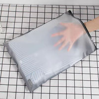 Emballage plastique refermable personnalisé en CPE mat givré avec fermeture éclair, sac à fermeture éclair avec logo pour vêtements