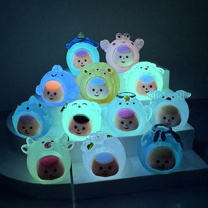 Venta al por mayor Mini lindo adorno de resina luminoso doce constelaciones ornamento marea jugar DIY acrílico talismán - Product Image 1
