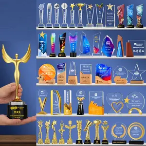 جائزة كريستال شرفية بتصميم إبداعي مخصص للبيع بالجملة، كأس كريستال محفور كهدية للأعمال - Product Image 1