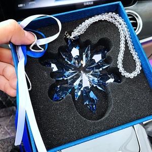 Pendentif de voiture flocon de neige en acrylique haut de gamme, fabriqué à la machine, pour décoration intérieure, ornement suspendu pour rétroviseur - Product Image 2
