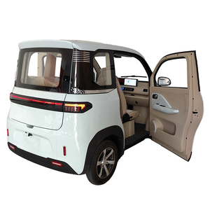 Scooter Eléctrico de Cuatro Plazas con Cabina Completamente Cerrada, Vehículo de Nueva Energía en Venta - Product Image 5