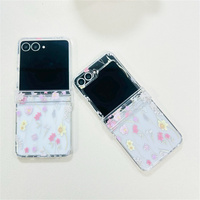 Coque de téléphone transparente à imprimé floral pastel pour Samsung Galaxy Z Flip 7-3 avec breloque fleur rose et sangle perlée – Protection élégante pour le printemps