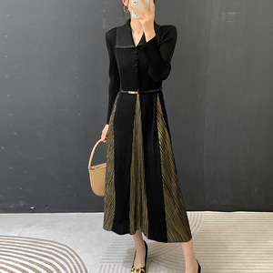 Abito Arricciato Primavera 2026 Nuovo Colore Tinta Unita Lusso Leggero Elegante Temperamento Commuter Abito a Mezza Lunghezza Ampia Gonna a Ruota per <span class=keywords><strong>Donna</strong></span> - Product Image 4